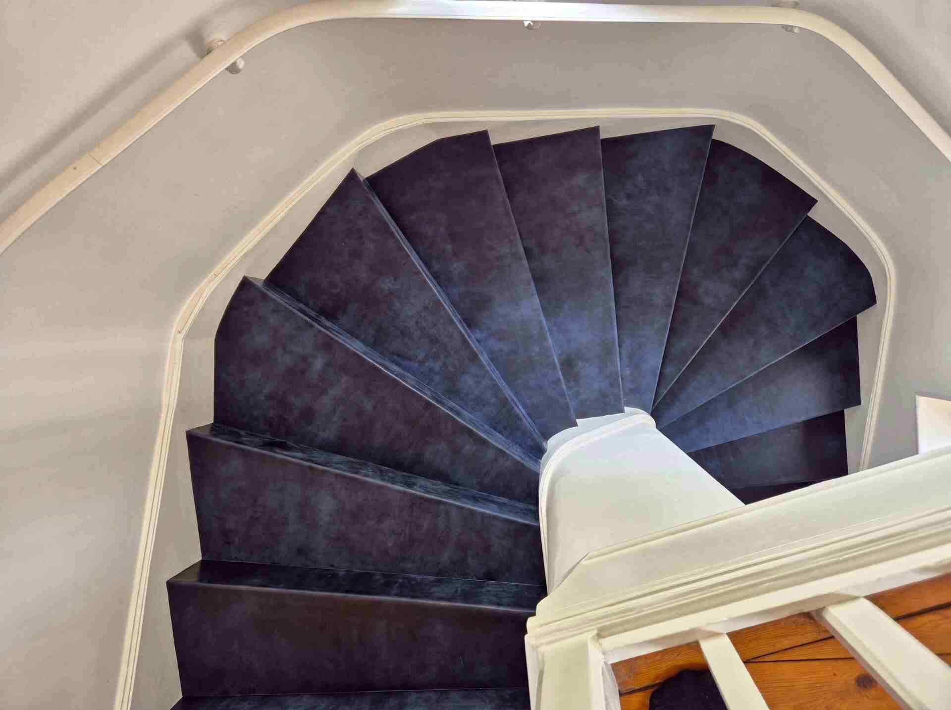 Ledertreppe in einem Château im Burgund